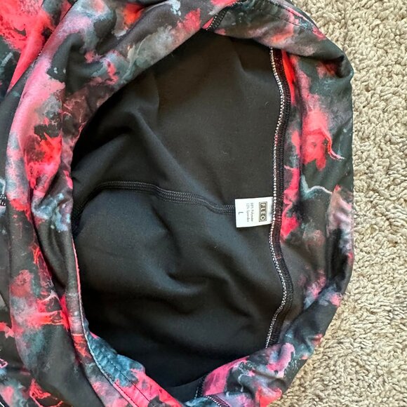 NWT Red and Black smoke/Tie Dye FLEO shorts - 3.5" inseam Size Large - Picture 3 of 6